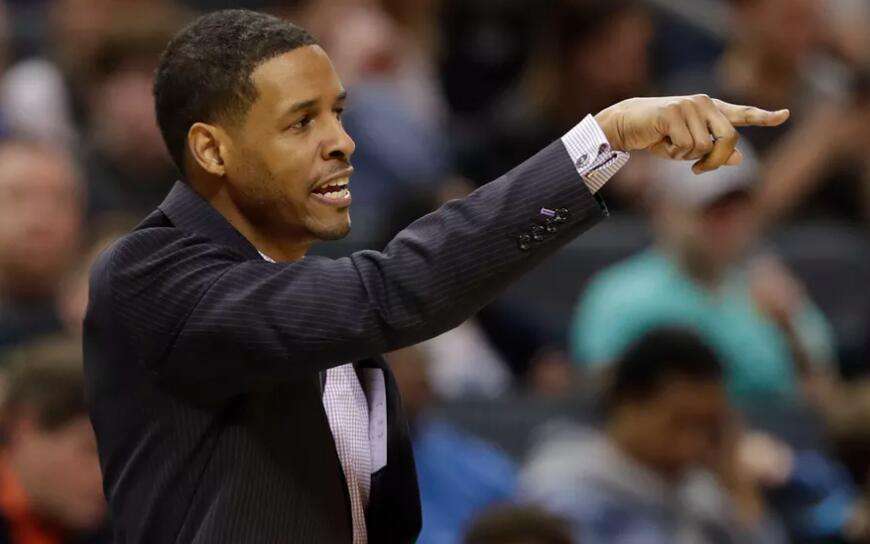  佛罗伦萨主帅普拉德停赛，助教临场指挥  